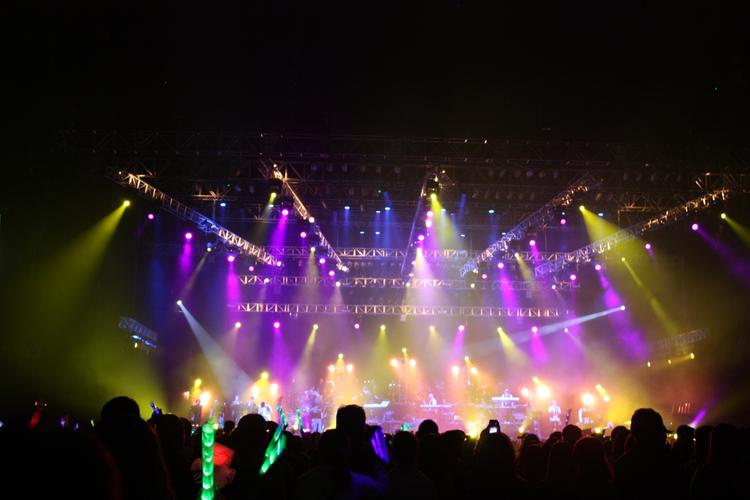 北京舞臺燈光音響設(shè)備:專業(yè)舞臺燈光的八大要素_北京藝聲嘉業(yè)音響科技