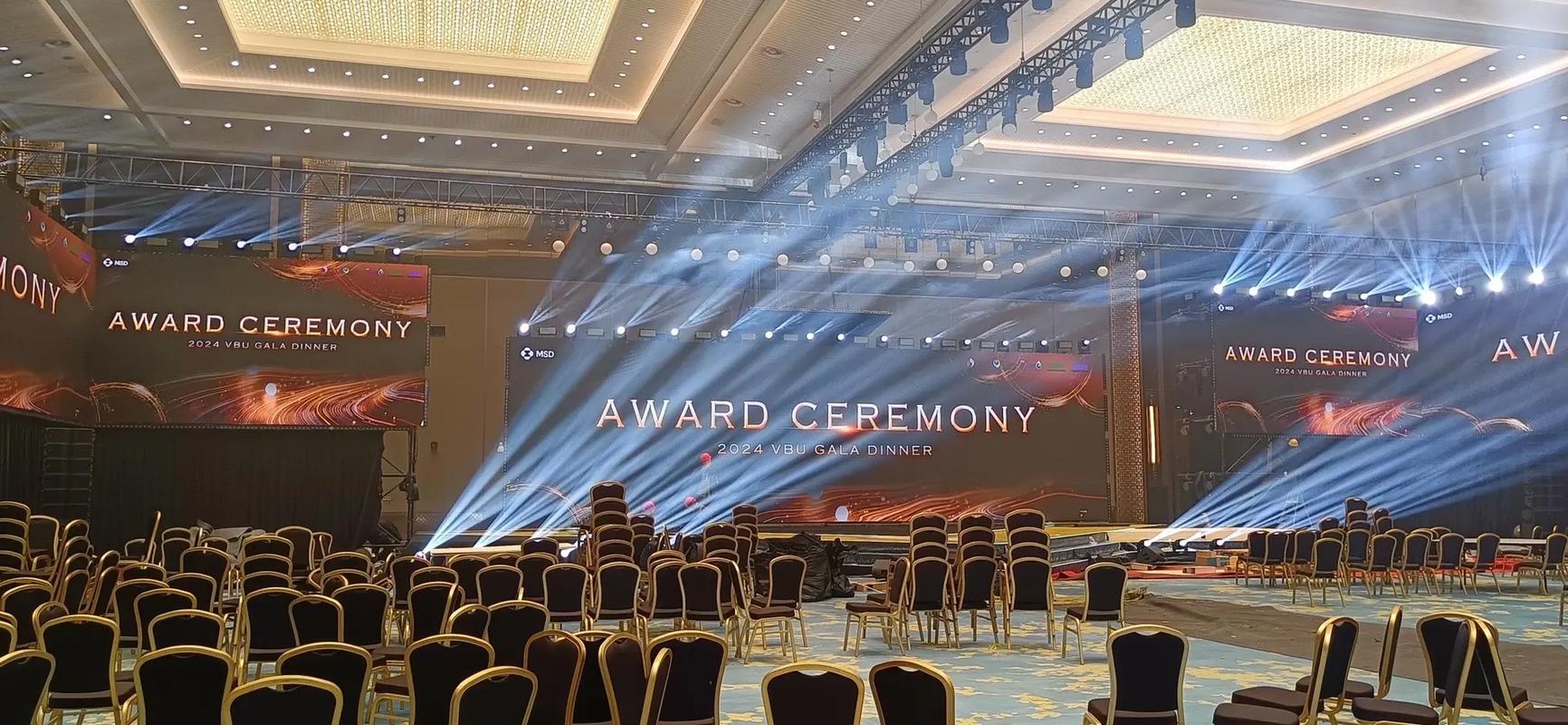 北京活動(dòng)設(shè)備出租舞臺(tái)布置燈光音響大屏出租.